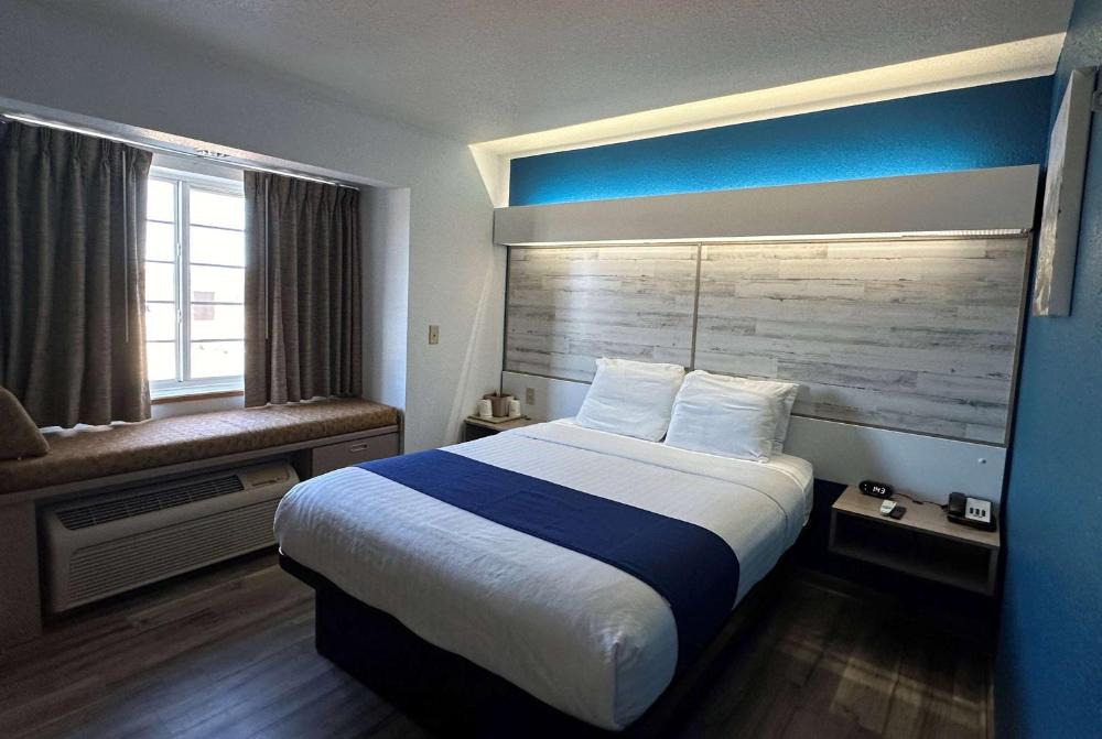 Superior Queen Room - Disability Access - Non-Smoking interior